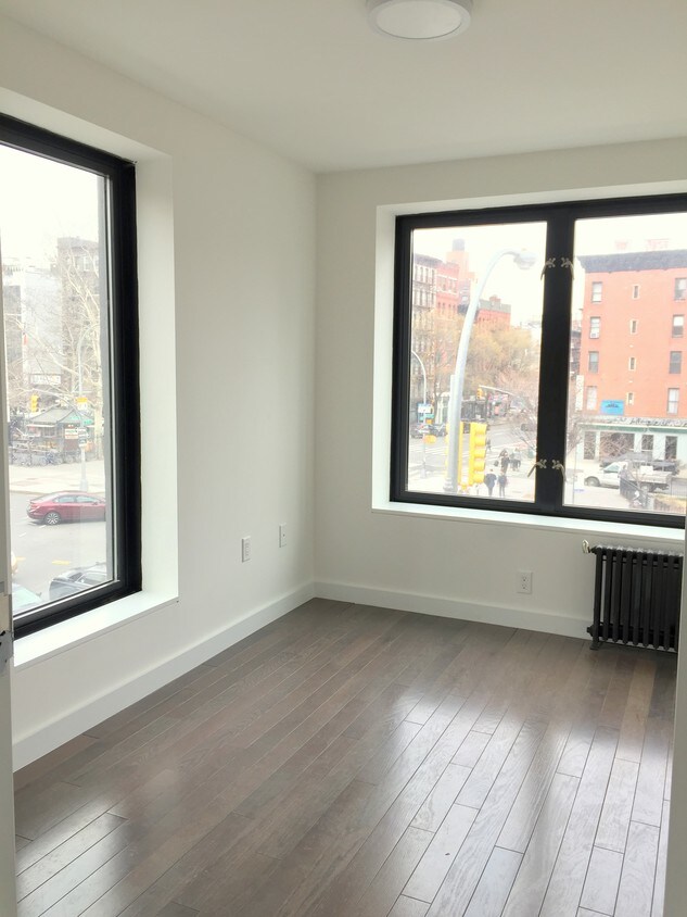 Primary Photo - 175 E Houston St