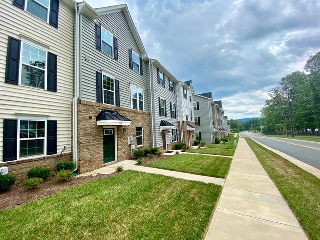 Building Photo - 1119 Sunset Ave Ext