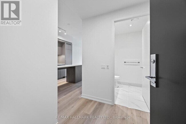 Photo du bâtiment - 863 St Clair Ave W