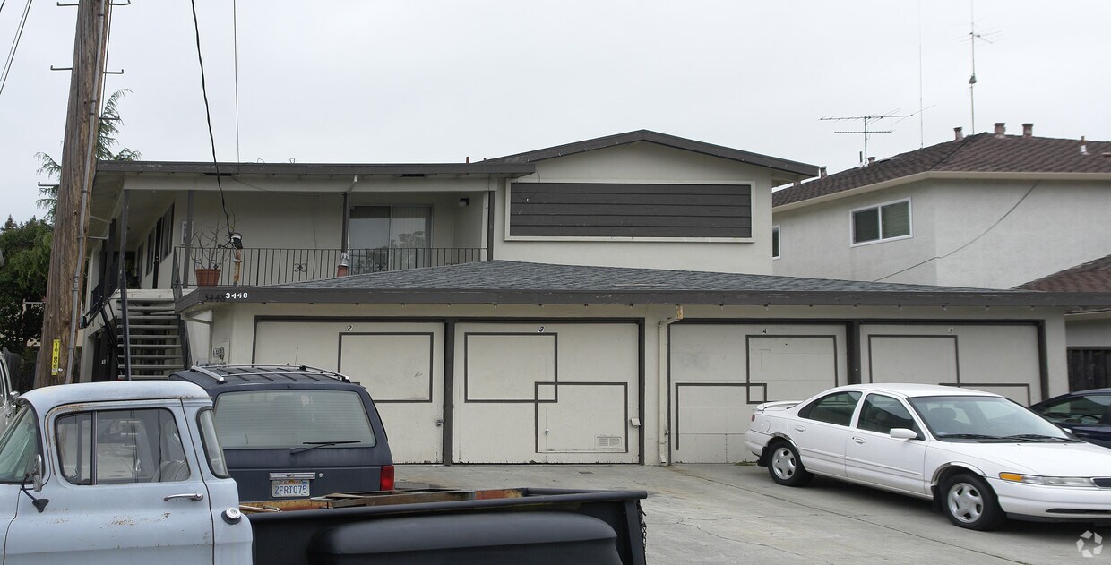 Building Photo - 3448 Redwood Ct