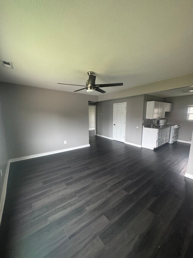 Foto del edificio - 4416 E Bayley St