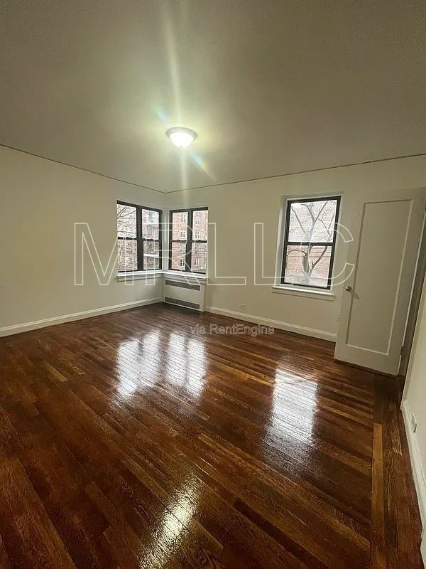 Building Photo - 500 W 235th St