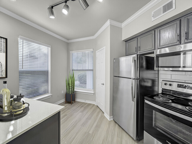 Building Photo - Townhomes of Coyote Ridge