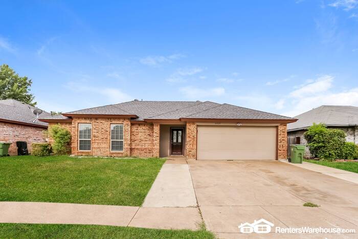 Primary Photo - Freshly Renovated Move-In Ready, Spacious ...