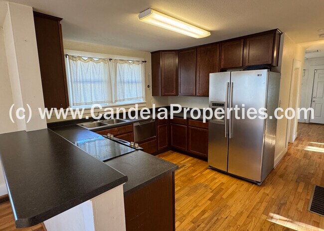 Photo - 325 S Cedar St House