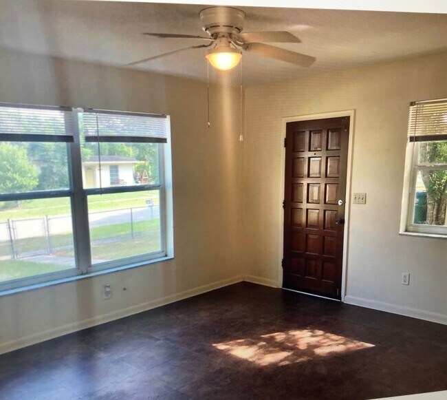Building Photo - 1511 Daroca Dr
