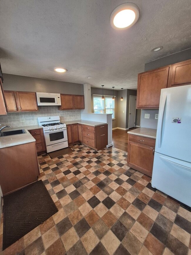 Foto del edificio - Charming 3 Bedroom, 2 Bath Home with Fenced Yard & Garage!