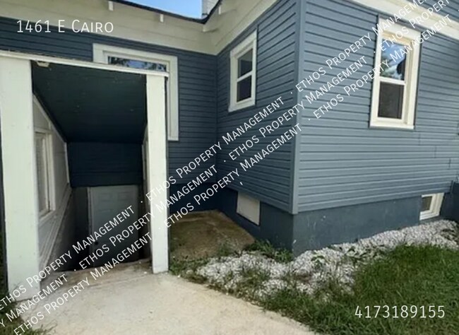 Building Photo - 1461 E Cairo St