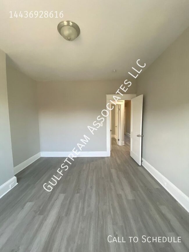 Building Photo - 2926 Arunah Ave