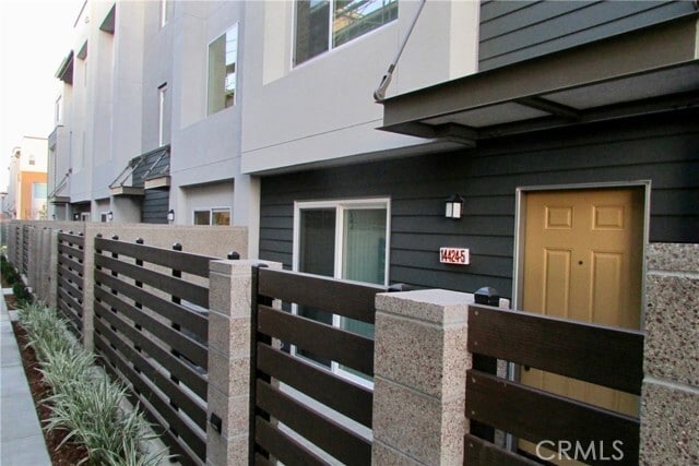 Foto del edificio - 14424 Lily Ln