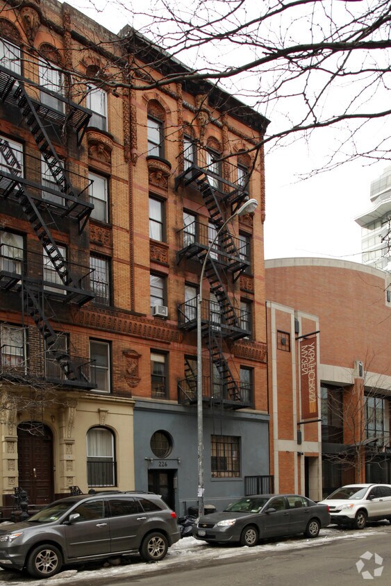 Building Photo - 226 E 6th St