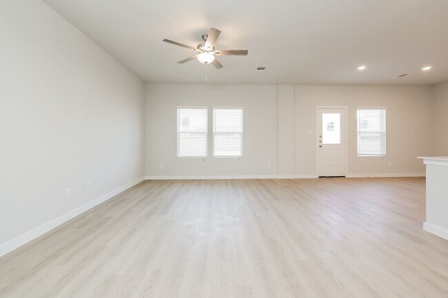 Foto del edificio - 20043 Briarcliff Pk Ln