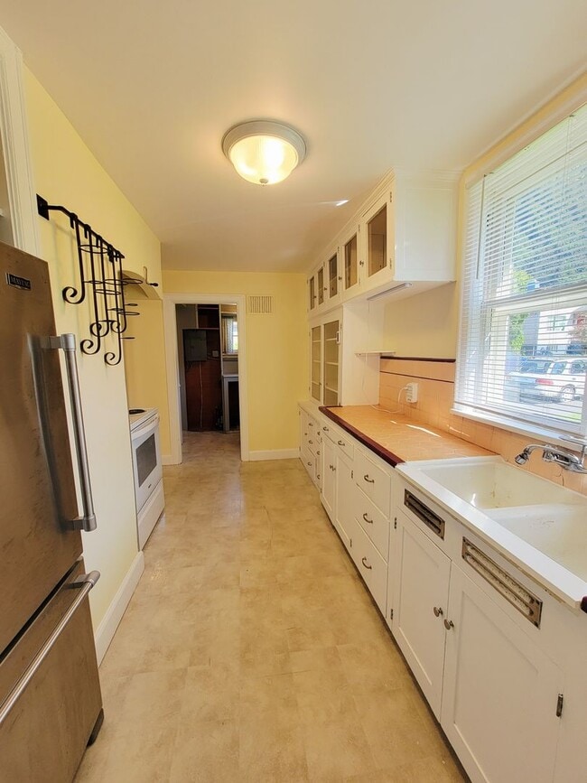 Foto del edificio - 3-Bedroom Home in Juneau’s Desirable Downt...