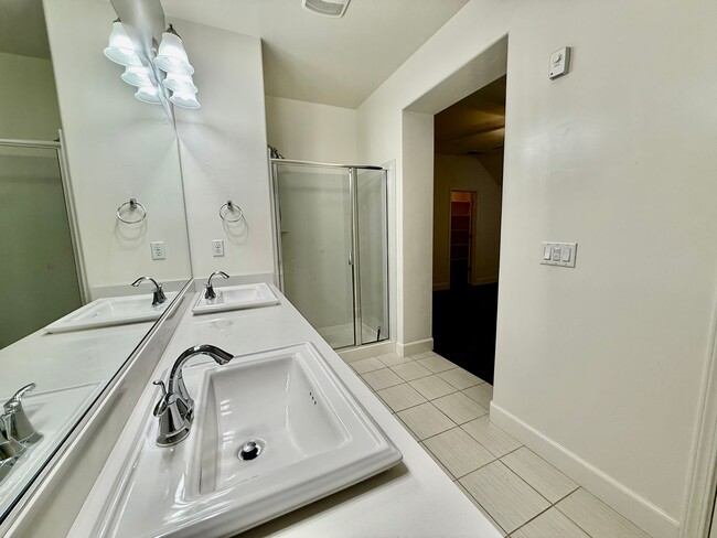 Building Photo - 3 bed plus den patio home