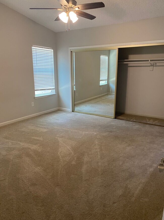 Building Photo - Beautiful 4BR/2BA/1925 Sqft. NE Heights ho...