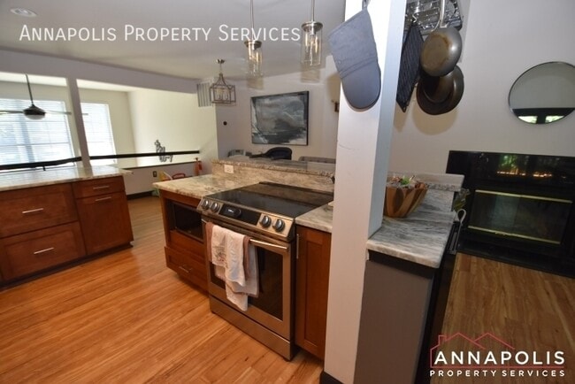 Building Photo - 910 langdon court