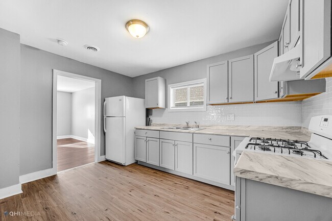 Building Photo - 1120 W 150th St