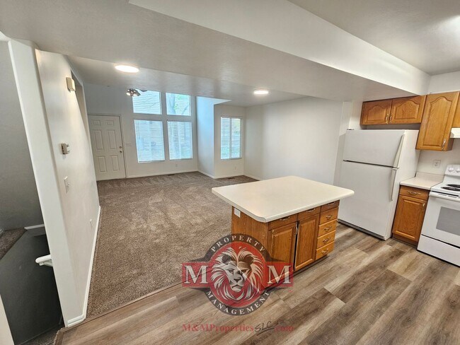 Foto del edificio - Spacious 3 Bd 2.5 Bath Townhouse in Bountiful