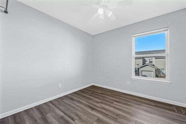 Building Photo - 807 Brookmead Dr