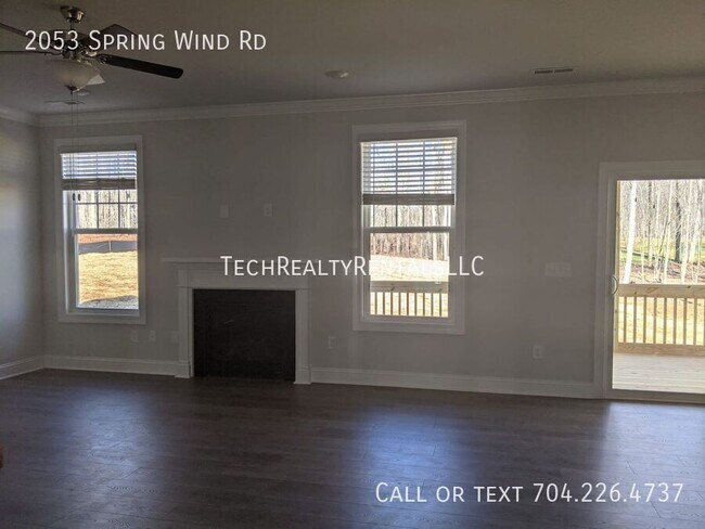 Foto del edificio - 2053 Spring Wind Rd