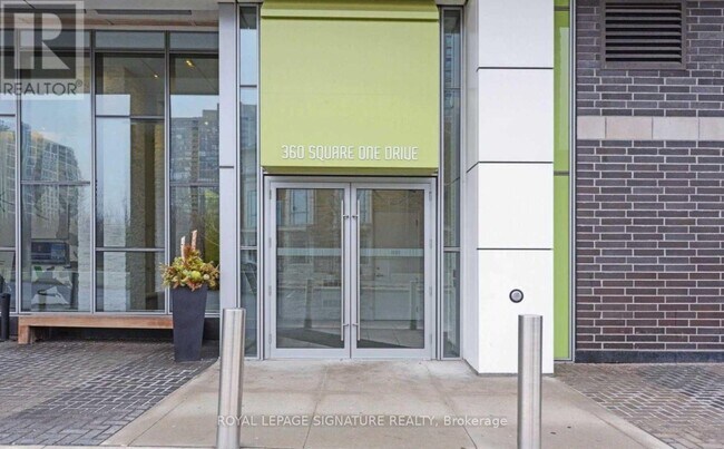 Photo du bâtiment - 360 Square One Dr
