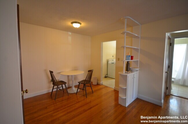 Foto del edificio - 3 Brattle Dr