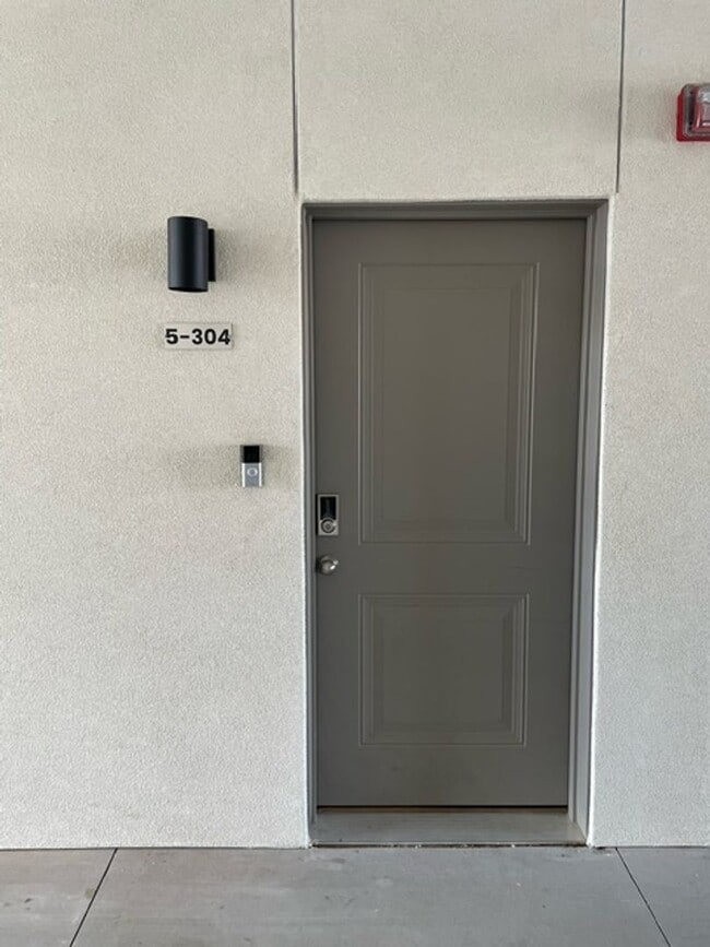 Building Photo - Resort-Style Living | 3 Bedroom Home with Access to Lagoon & Clubhouse