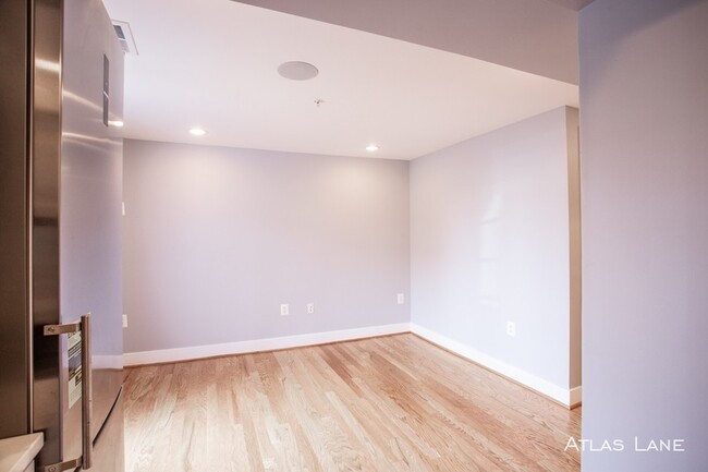 Building Photo - Fully Renovated 1 Bedroom Near Metro