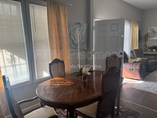 Foto del edificio - 807 Hall St NW