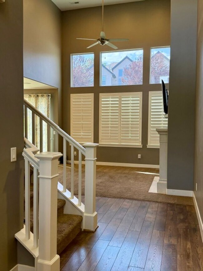 Foto del edificio - PRIMARY SUITE ON MAIN in a Beautiful Herriman House