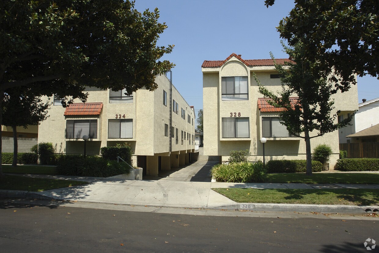 Foto del edificio - 328-334 N Monterey St