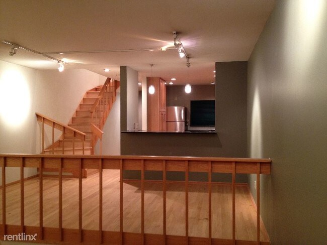 Building Photo - 1109 N Edison St