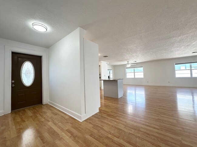 Building Photo - 1560 Salmon St