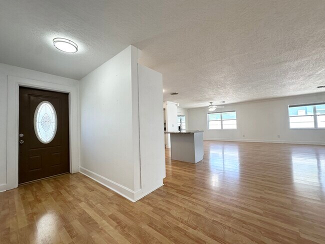 Foto del edificio - 1560 Salmon St