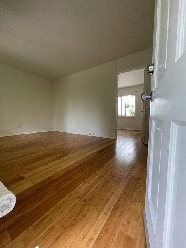 Living room - 825 15th St