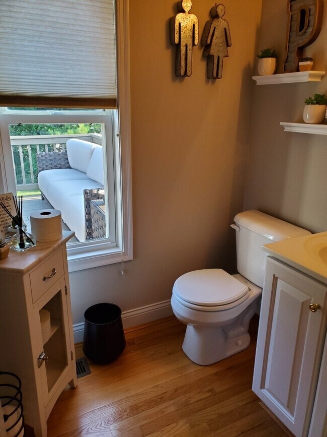 Building Photo - Executive home located near Bellbrook