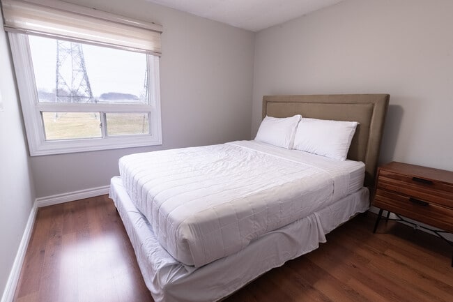 Building Photo - Village of Niagara Townhouses