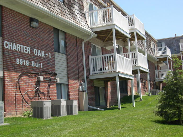 Foto principal - 8919 Burt St