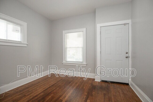 Building Photo - 3600 E 153rd St