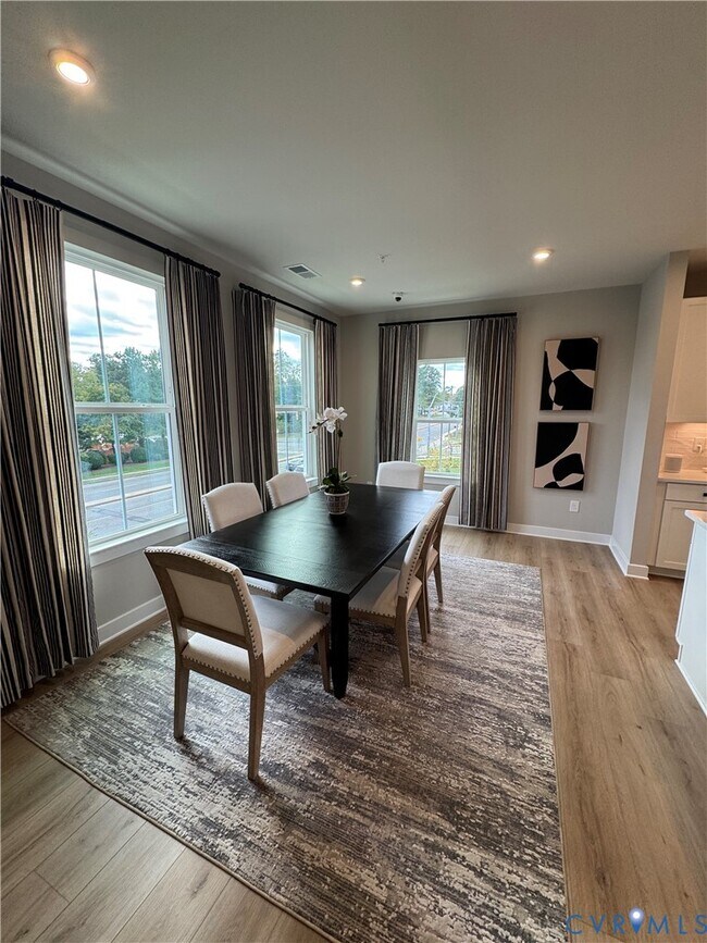 Foto del edificio - 8001 Lake Laurel Ln