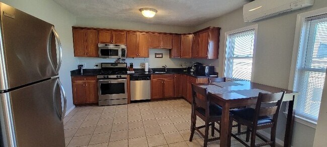 Building Photo - 60 Montvale St