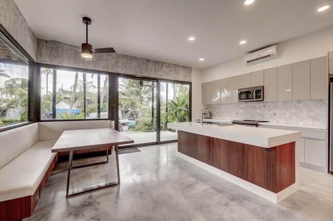 Foto del edificio - 1524 SW 18th Terrace