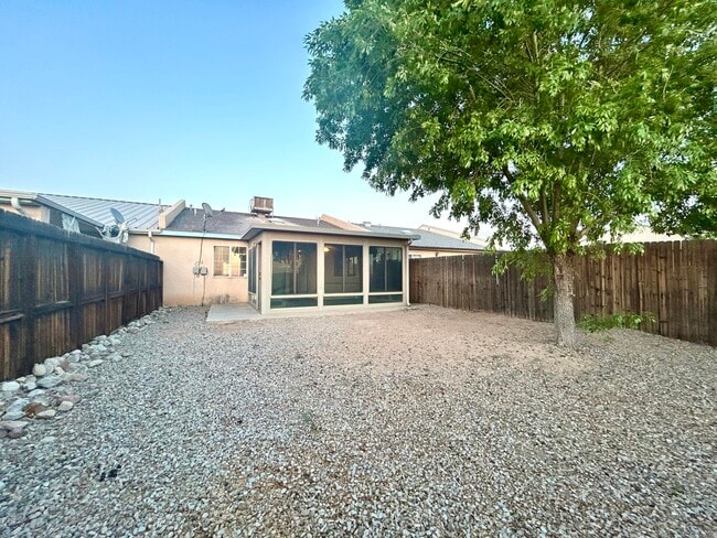 Foto del edificio - 85 Hartel Pl