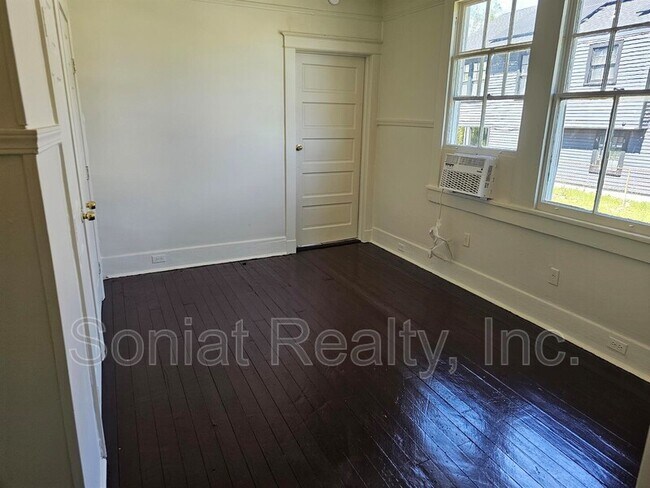 Building Photo - 2710 Frenchmen St