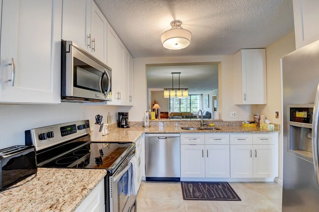 Foto del edificio - 15075  Witney Road 305