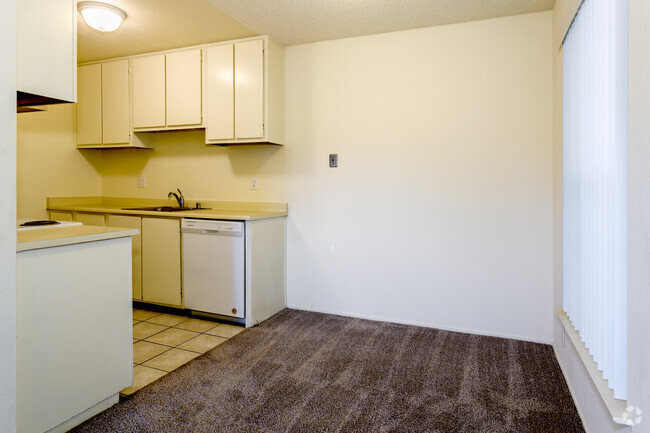 1BR, 1BA - 705SF - Clubside Apartments