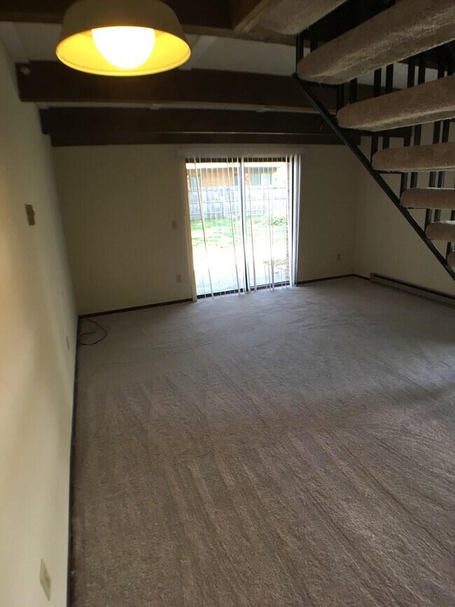 Building Photo - 3421 Hines Rd