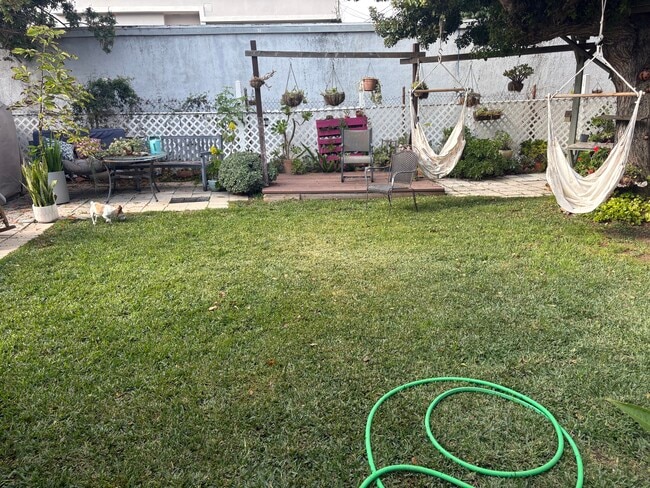 Foto del edificio - 2405 Perkins Ln