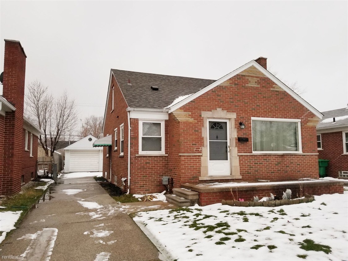 Primary Photo - 22755 Courtland Ave