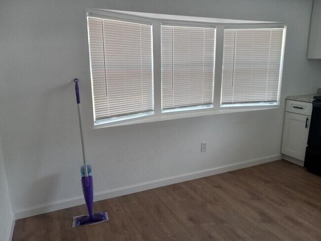 Foto del edificio - 6811 Rochelle Ave., Unit 2